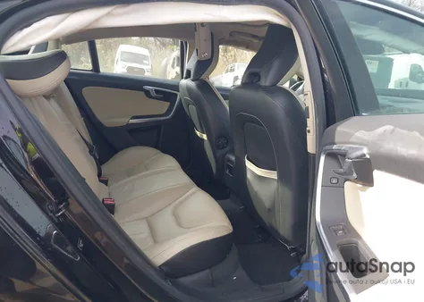 2012 Volvo S60 T5 z USA, uszkodzony, nr VIN YV1622FS0C2043068